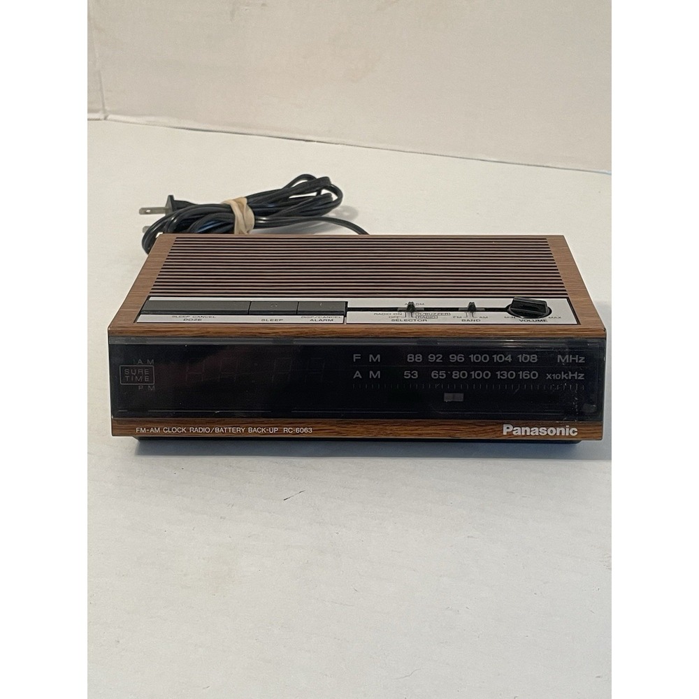 Vintage‎ Panasonic RC-6063 FM-AM Clock Radio Battery Backup Wood Grain Works